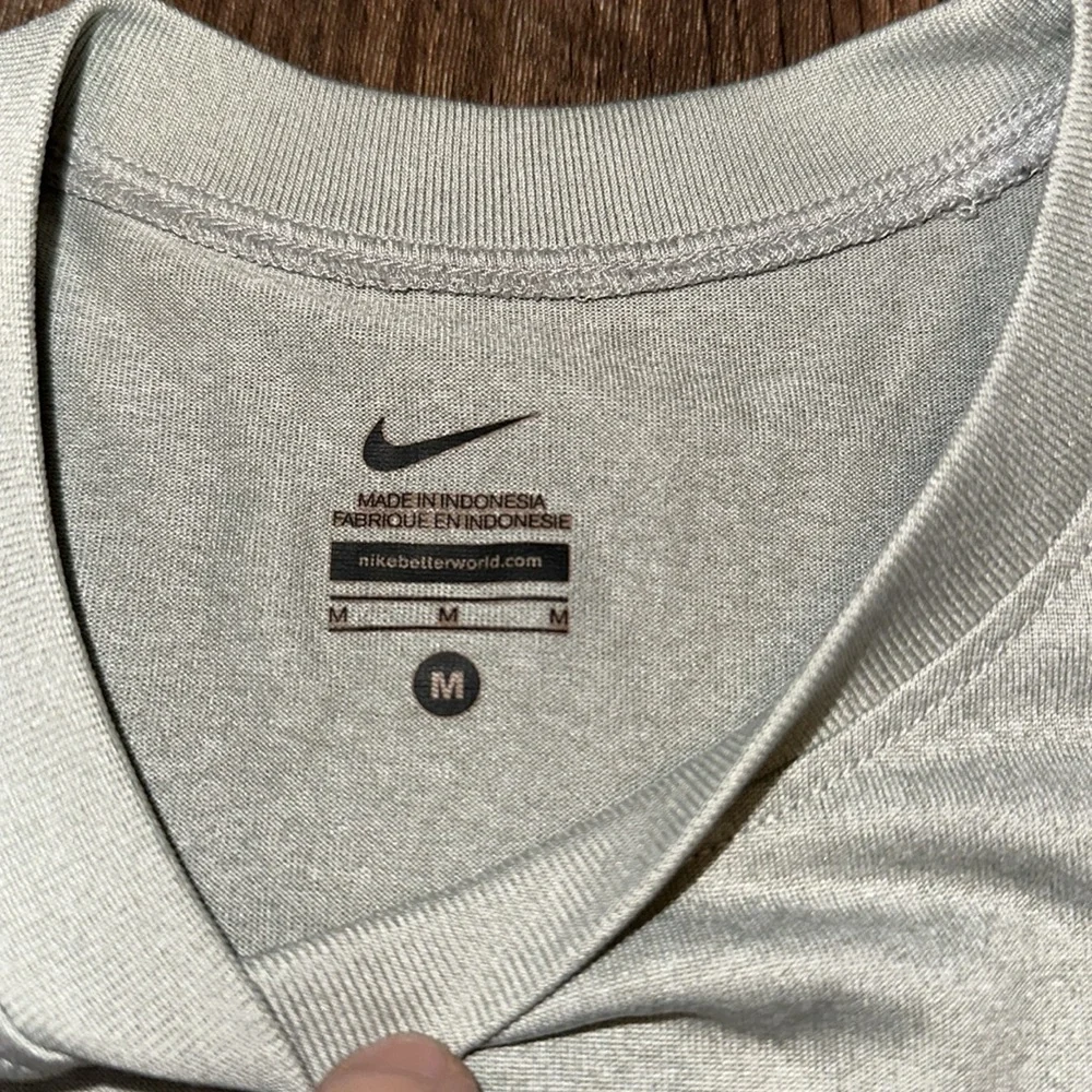 Boys‎ Nike Dri Fit shirt size M